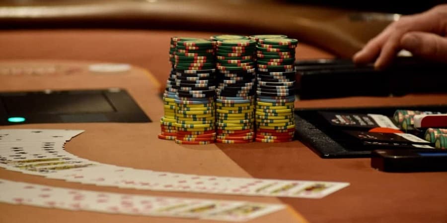 Ba quy tắc vàng duy trì tiền cược trong poker trực tuyến